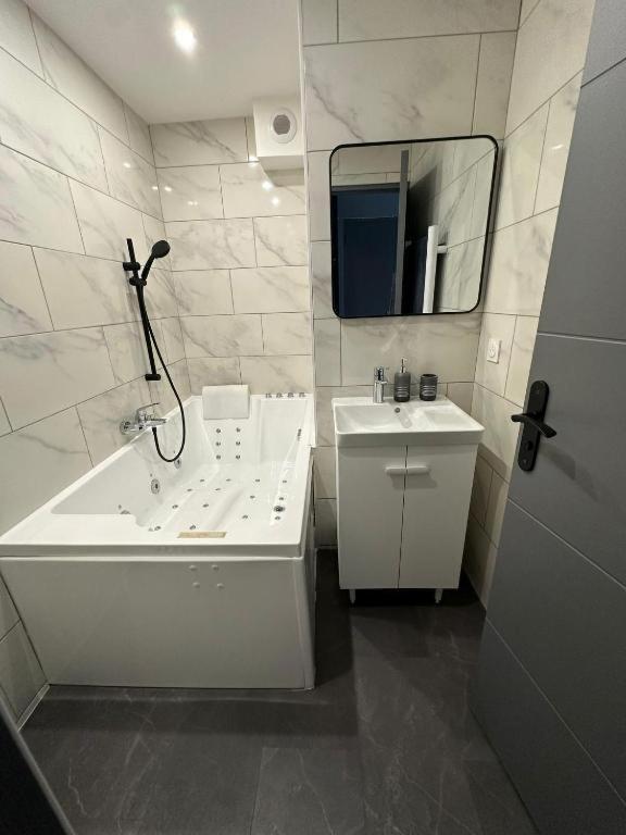 Studio Jaccuzzi A 2 Min Davignon Les Angles  Extérieur photo